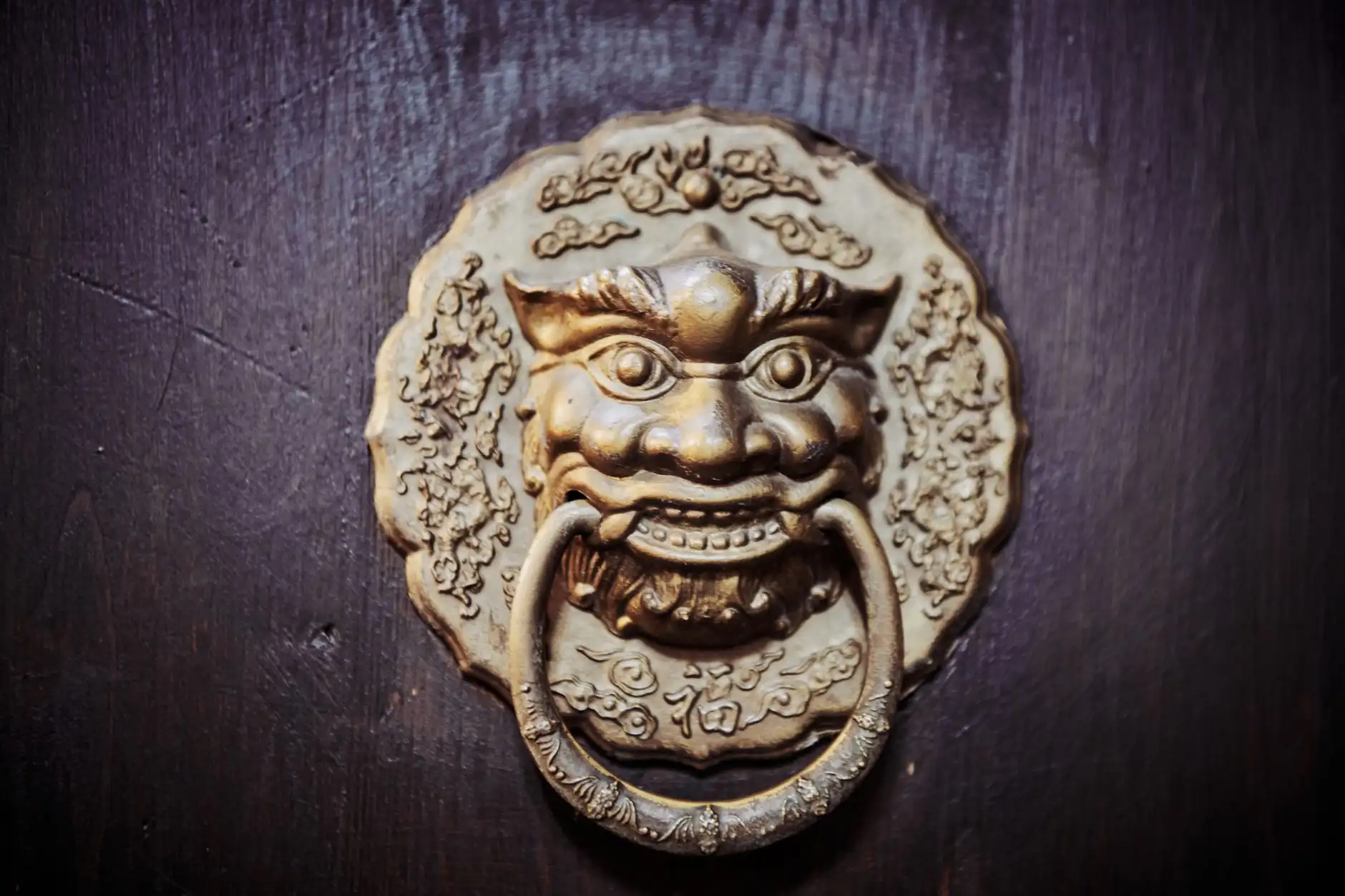 精密冲压模具与连续模在汽车电子配件中的应用优势