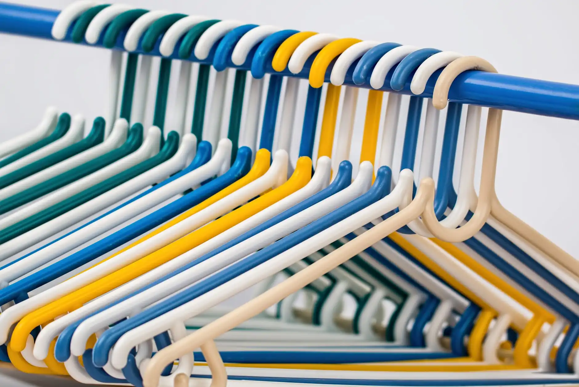 精密冲压连续模在汽车电子配件中的应用优势分析